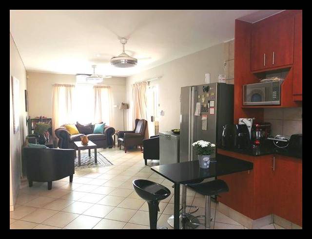 2 BEDROOM TOWNHOUSE FOR SALE IN VELD EN VLEI
